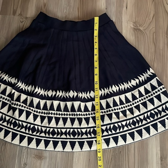 Francesca’s AINA BE A-line Knit Mini Skirt Navy Cream Geometric Print NWT Size S - Picture 5 of 10